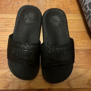Boys puma slip ons